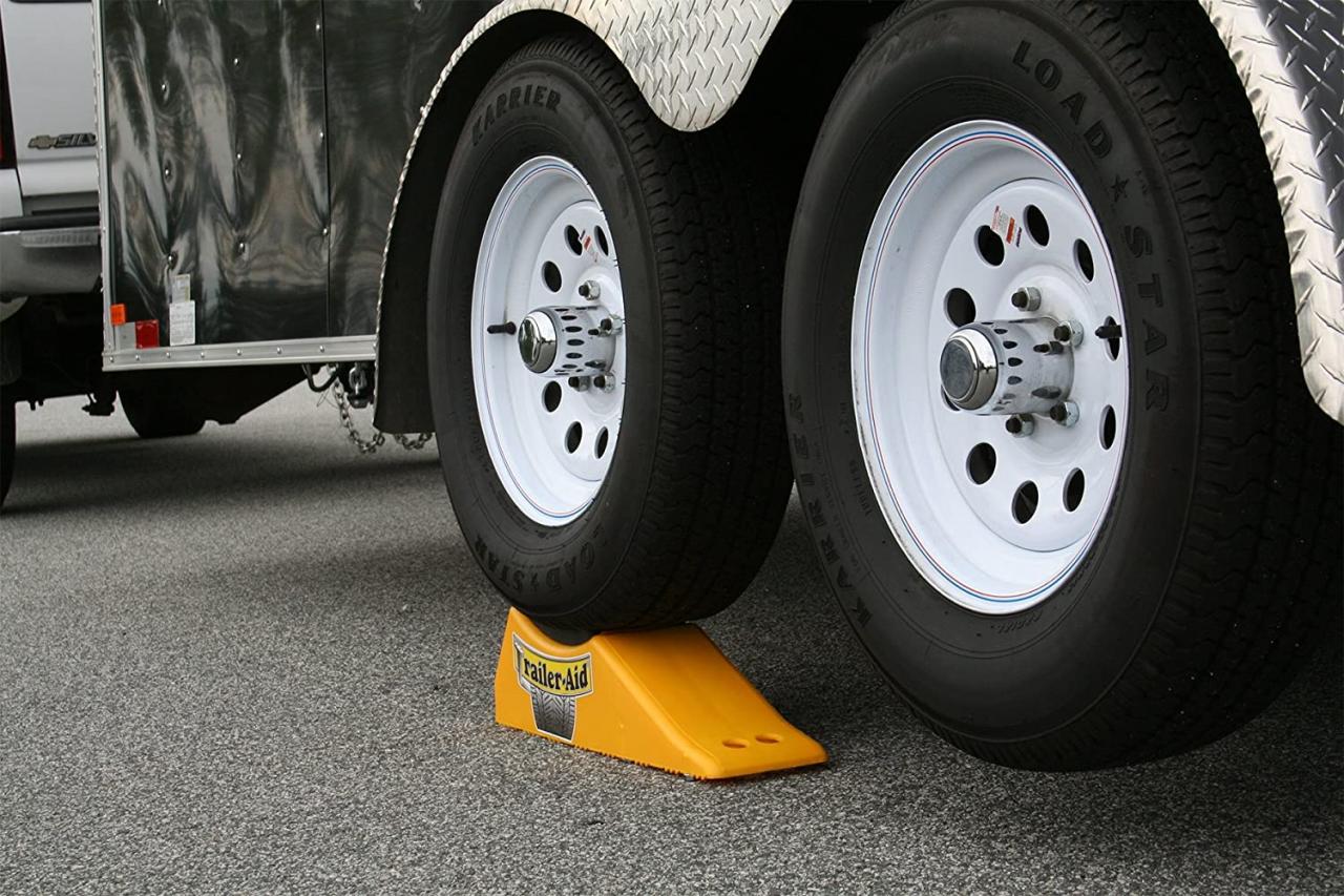 Buy Trailer-Aid Tandem Tire Changing Ramp, The Fast and Easy Way To Change  A Trailer's Flat Tire, Holds up to 15,000 lbs, 4.5 Inch Lift (Yellow)  Online in Turkey. B000I4JPZE