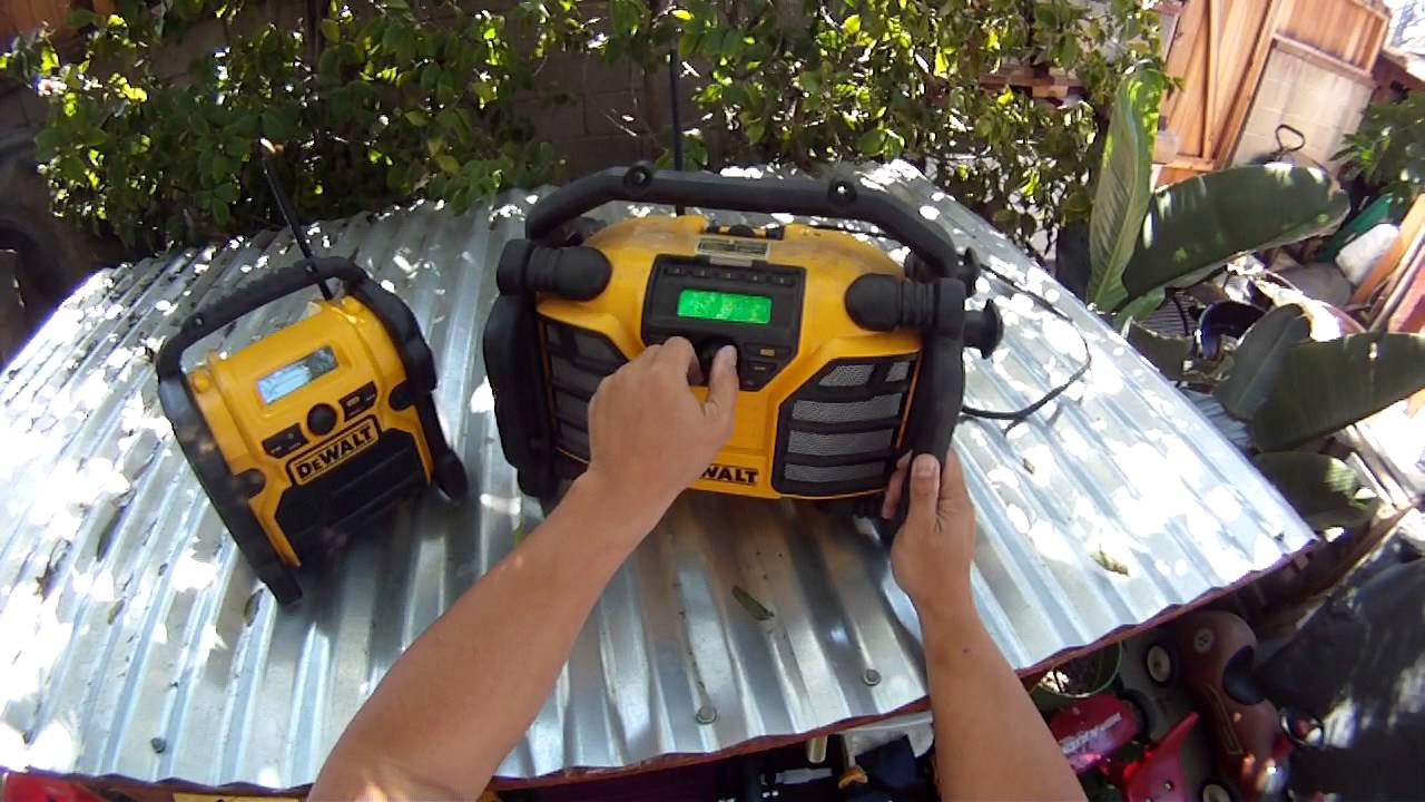 DEWALT Corded / Cordless Compact Worksite Radio DCR018 - Overview - Tools  In Action - Power Tool Reviews