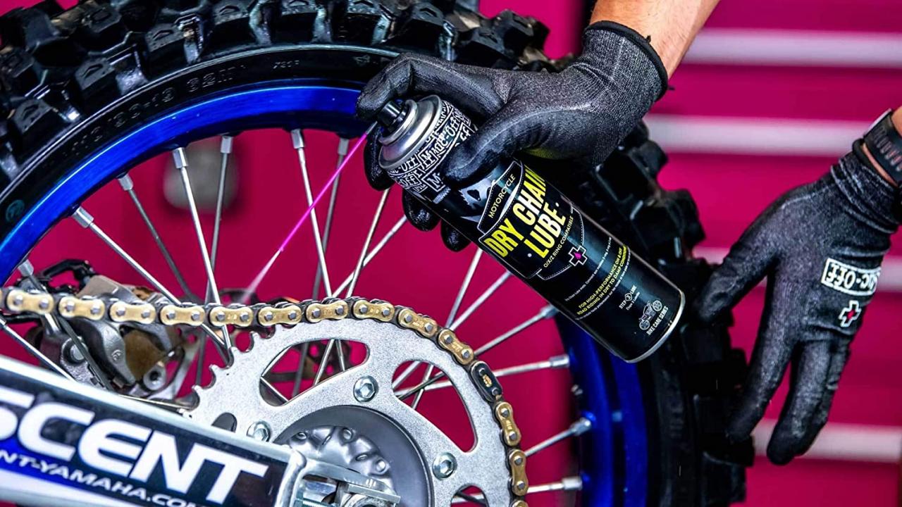 Buy Muc Off Dry Motorcycle Chain Lube, 400 Milliliters - Premium Motorbike  Chain Lubricant Spray - Formulated for Dry Weather Conditions (649US)  Online in Vietnam. B00DQJ00H0