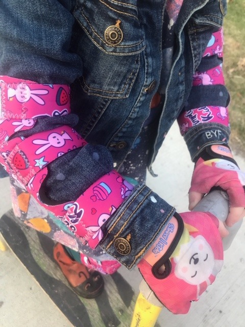 Simply Kids Safety Gear - Knee Pads, Elbow Pads & Gloves - A Mom's Review