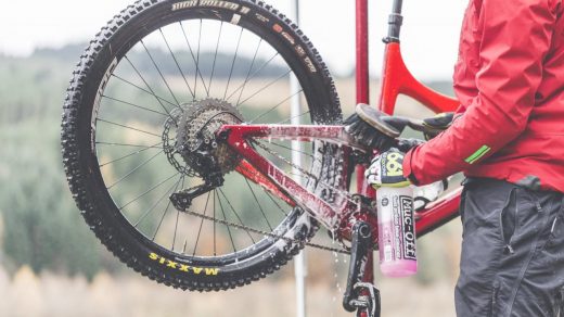 The Lab: Muc-Off Bike Cleaner Review | ENDURO Mountainbike Magazine