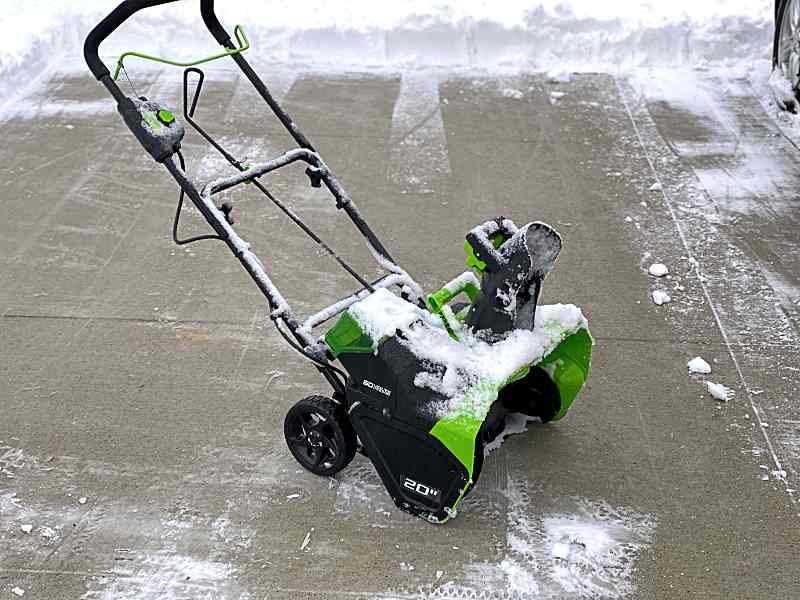Greenworks Pro 60V 20-inch Cordless Electric Snow Blower review - The  Gadgeteer