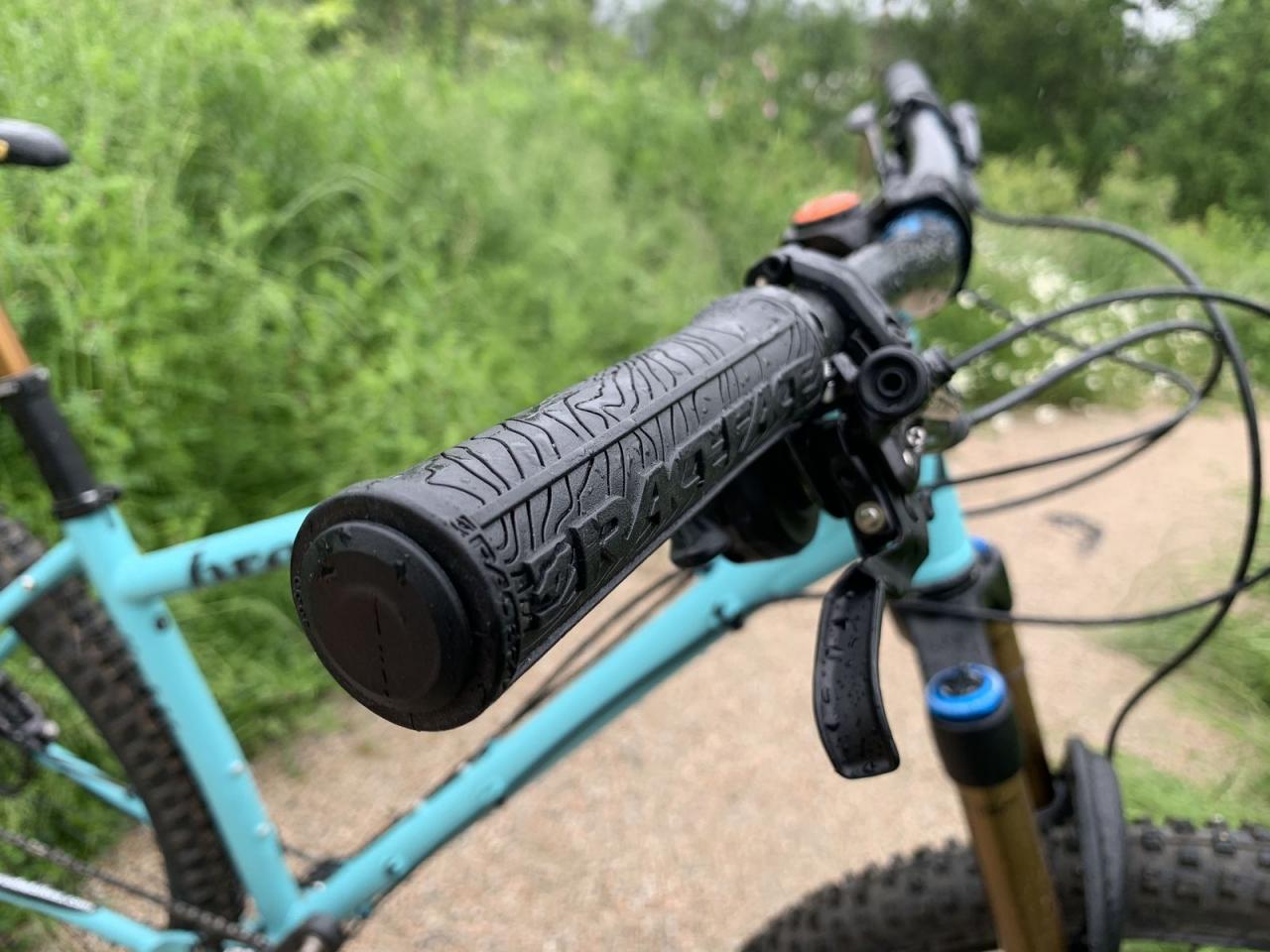 Best Mountain Bike Grips of 2021 – Find the right MTB grip to smooth out  your ride - Bikerumor
