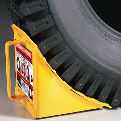 RUBBER WHEEL CHOCK WITH HANDLE - Autopro