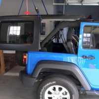 DIY Jeep Hoist - Video shows how to use 4 straps and ratchet system to hoist  a Jeep Wrangler hard top | Jeep wrangler, Diy jeep, Jeep wrangler unlimited