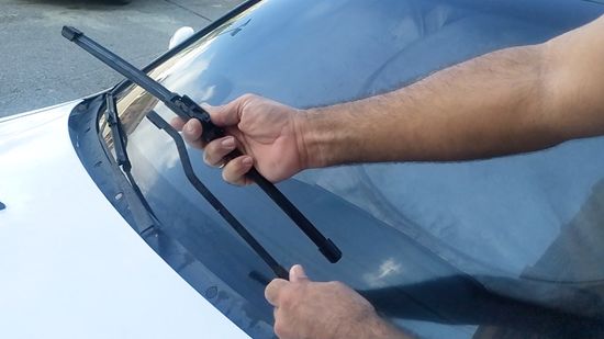6 Ways to Remove Windshield Wipers - wikiHow